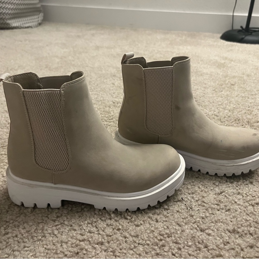 Tan Chelsea boot